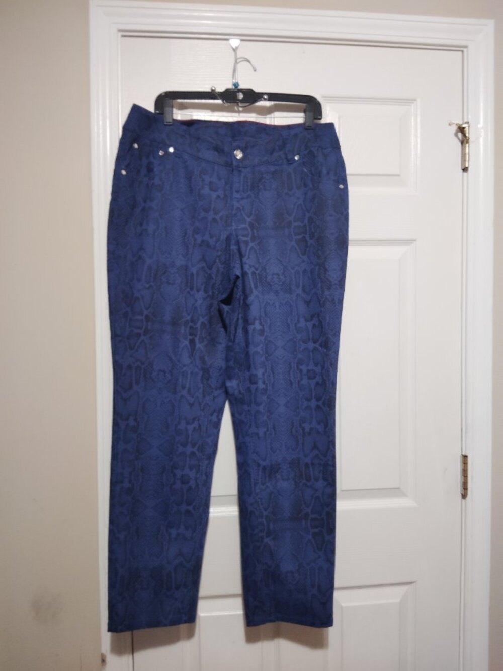 Lane Bryant Women's Blue Snakeskin Print Straight Leg Pants Size 16 Cotton Blend - Picture 3 of 5